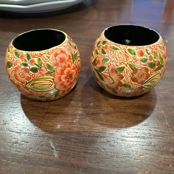 Vintage Black Laquer Wood Hand Painted Napkin Rings (2)Ex.‎ Vtg. Condition - Picture 1 of 4